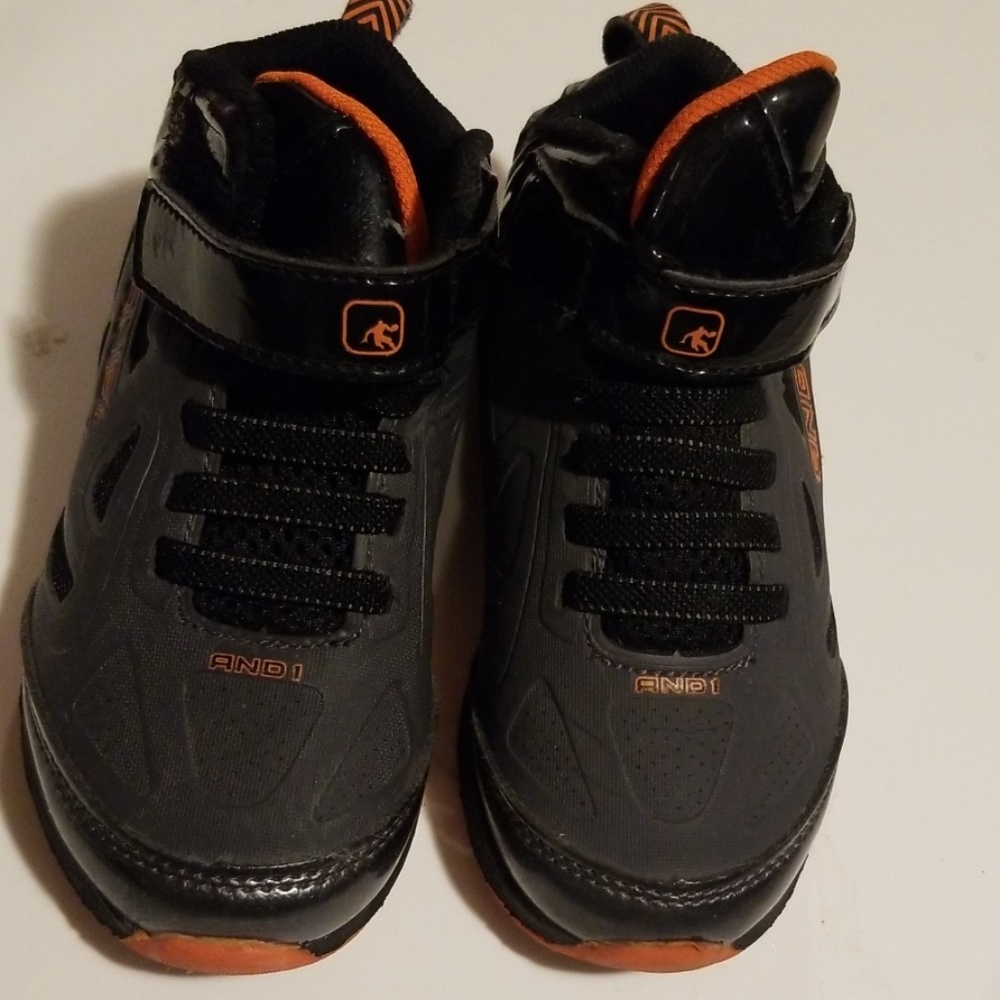 Sneakers boys size 8